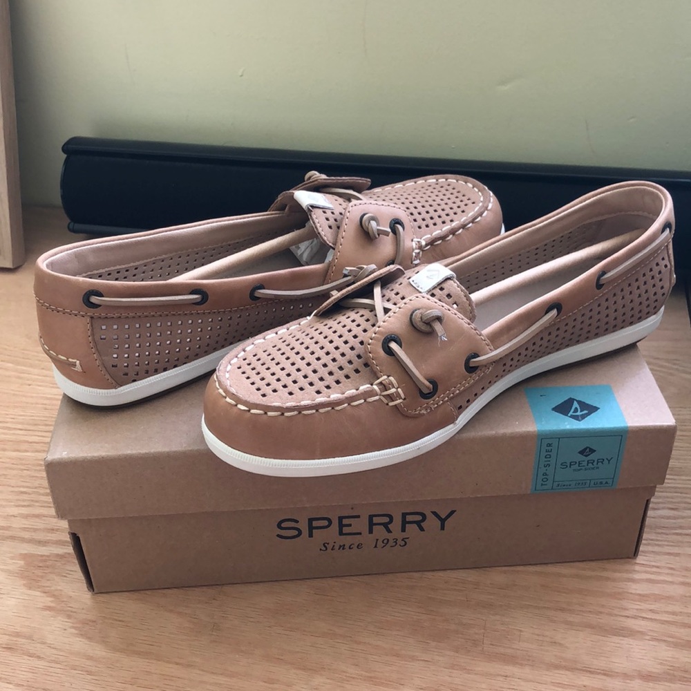 SPEERYS -BRAND NEW NEVER WORN